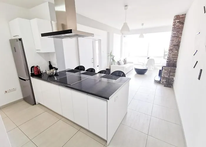 Mackenzie Seaview Paradise * Larnaca